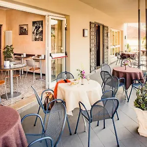 2* Hotel Candido